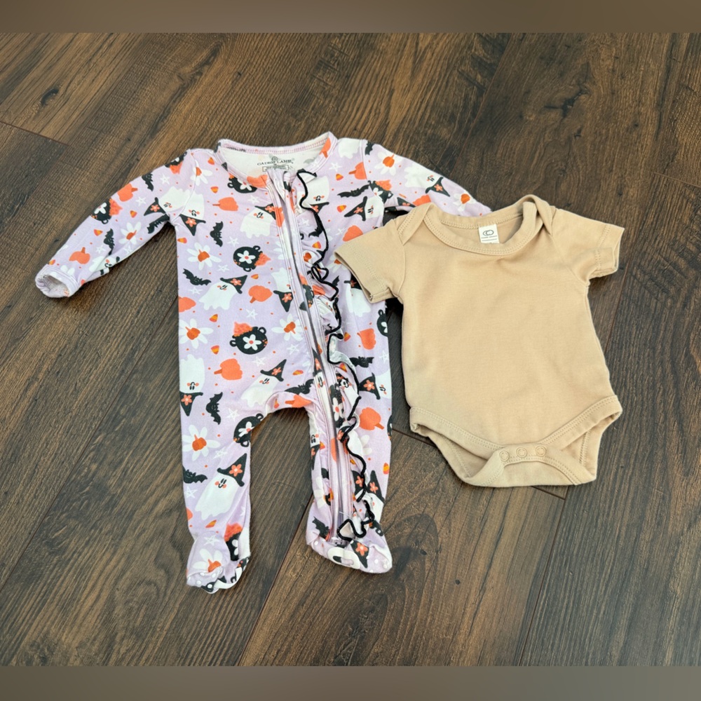 BUNDLE Newborn Caden Lane Zippered Footie & Short Sleeve Colored Organics Onesie